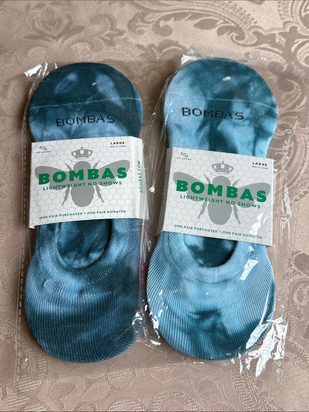 NWT Bombas Unisex Lightweight Tie Dye No Show BLUE Socks Comfy 2-Pack Size Large